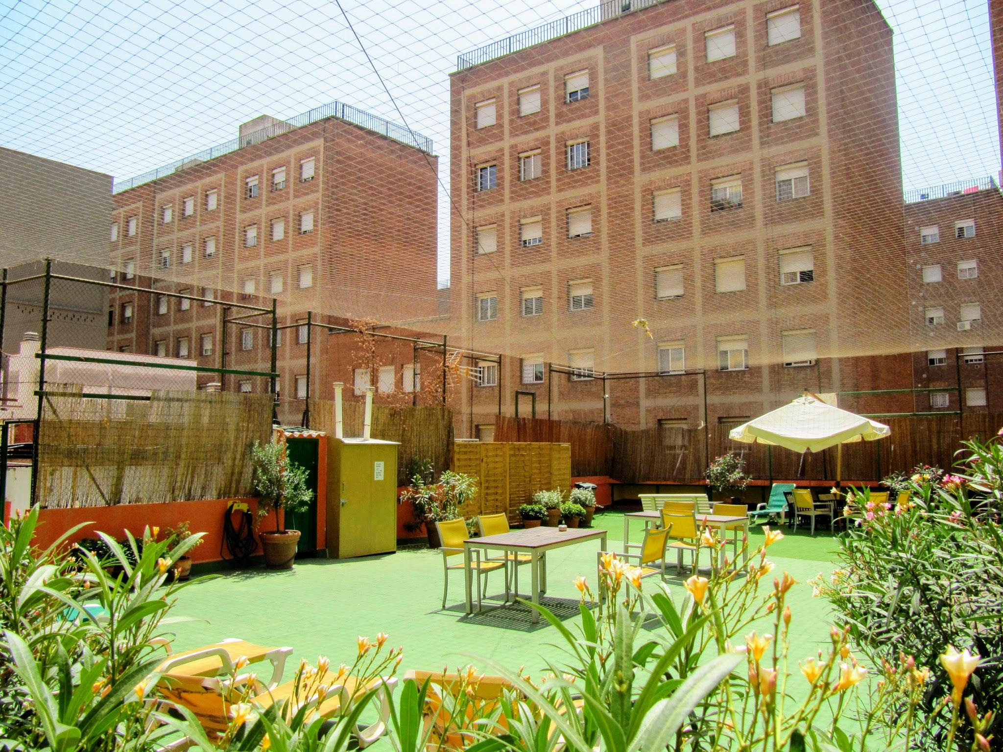 Хостел Onefam Les Corts Барселона Экстерьер фото The courtyard at the New York Foundling
