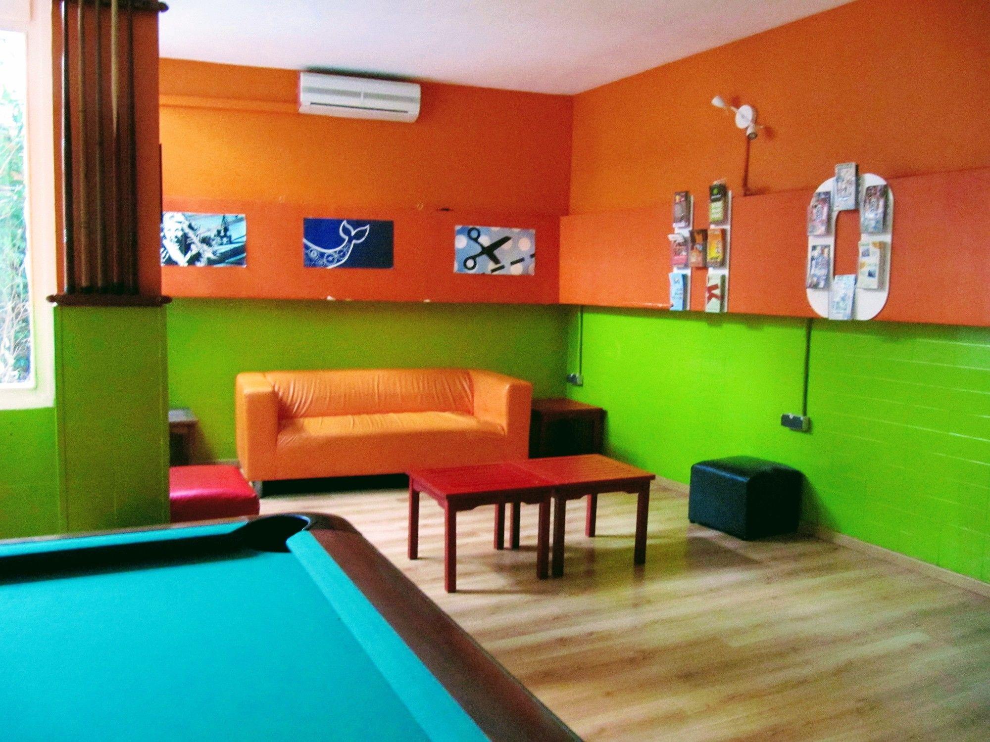 Хостел Onefam Les Corts Барселона Экстерьер фото The interior of the hostel