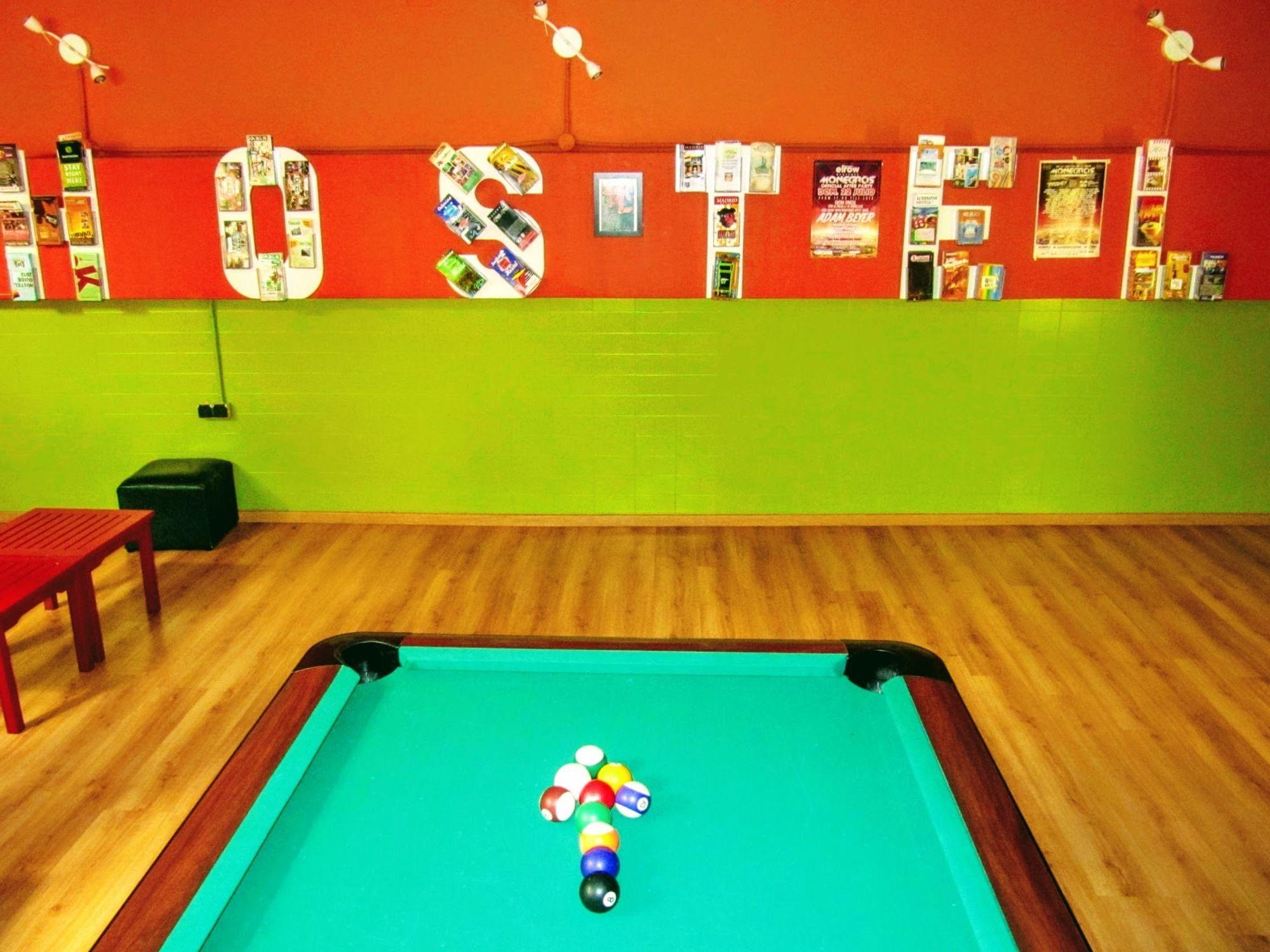 Хостел Onefam Les Corts Барселона Экстерьер фото Hostel
