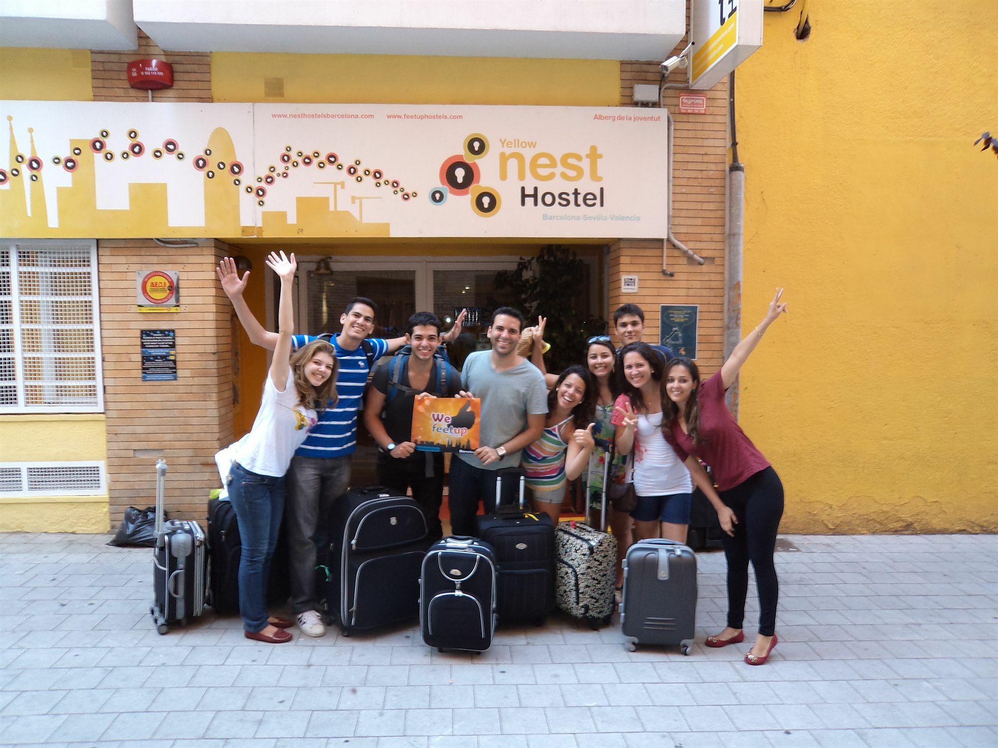 Хостел Onefam Les Corts Барселона Экстерьер фото Hostel in Granada, Spain